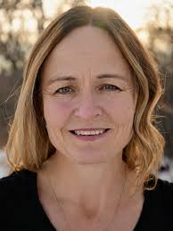 Meet your adjudicator: Janna Olson Originally from Three Hills, Alberta, Janna  Olson holds degrees in church music, piano performance and piano pedagogy.  Performing, adjudicating, and giving workshops have provided diverse  opportunities for