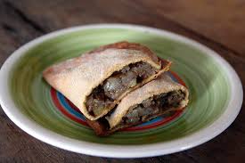 Cipolla, carota, aglio e spezie e, dopo aver fatto raffreddare gli ingredienti, li abbiamo utilizzati per farcire i fagottini. Samosa Di Verdure Al Forno Zenzero E Nuvole