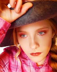 Donna Toal's Instagram, Twitter & Facebook