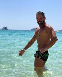 Ana catharina, diogo e hélder foram os nomeados desta semana e um deles foi expulso pelos portugueses. Castigo Maximo Depois De Saudacao Nazi Helder E Expulso Do Big Brother Nacional Flash