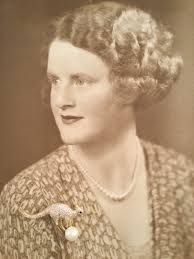 Vintage Jewellery White Clear Crystal Rhinestone Gold Kangaroo Pearl Brooch  Pin Antique Art Deco Dress Jewelry Wedding Bridal Mother Bride