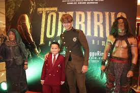 Beliau dilahirkan hasil pencabulan ke atas seorang orang kampung di kawasan keningau, sabah. Tombiruo Penunggu Rimba Bakal Mengujakan Penonton Bermula 12 Oktober 2017 Finas