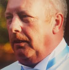 Anyone recommend a joiner that can build something over box in box room?