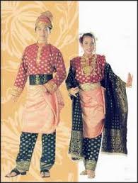 Sebuah interaktif dokumentari mengenai pakaian tradisional lelaki melayu. 15 Trend Terbaru Pakaian Tradisional Melayu Lelaki Baju Sikap Lamaz Morradean
