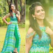 10 Simple Hairstyles To Try With Kurtha Kurti Keep Me Stylish Long Kurti With Jeans Kurti With Jeans Kurti Designs