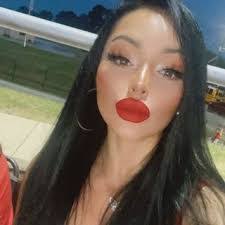 Kari Figueroa's Instagram, Twitter & Facebook