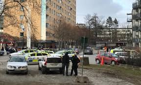 Byn består av villor, gårdar och ett lite nyare område med. Tva Personer Hittade Doda I Satra