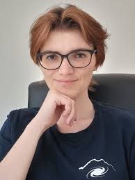 Deanna Hooper's Instagram, Twitter & Facebook