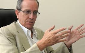 Alberto Acosta, ex presidente de la Constituyente en Ecuador: “Cada  ciudadano de Chile es un asambleísta constituyente y debe participar de las  discusiones”