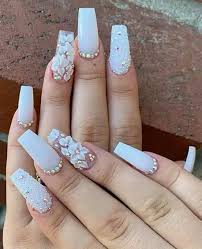 Las uñas acrílicas son un tipo de uñas postizas que son ahora tendencia, tal y como en cuanto a los diseños de uñas acrílicas 2021, podemos encontrar varios modelos que pueden ir 2021, uñas acrílicas doradas 2021, uñas acrílicas color vino 2021 y uñas acrílicas blancas 2021. Sencillas Unas Acrilicas Blancas 2019 Sencillas De Unas