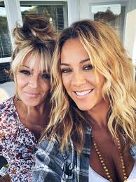 Damnwish i could get it from her mama lol