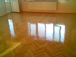 Parkeler Nasil Parlatilir Bu Yazimizda Parkeler Nasil Temizlenir Ve Parke Parlatma Yontemleri Nelerdir Sizlere House Cleaning Tips Cleaning Hacks Clean House