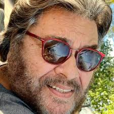 Héctor "Macho" Camacho barely survived a very rough fight and made his  first defense of the WBC lightweight title with a 12 round split decision  over Edwin "Chapo" Rosario at Madison Square