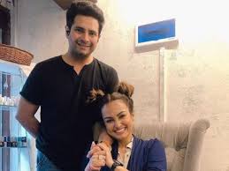 Karan mehra met nisha during work commitments and fell in love with her soon after. Y4ewraeye Eifm