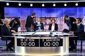 Marine le pen et emmanuel macron se sont empoignés comme des charretiers, poursuivant le combat de leur campagne. Debat Entre Emmanuel Macron Et Marine Le Pen Coup Contre Coup