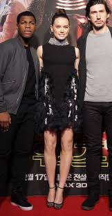 Daisy Ridley Star Wars The Force Awakens Fan Event Giambattista Valli Daisy Ridley Star Wars Star Wars Vii Star Wars Cast