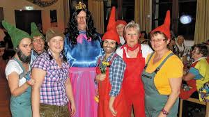 Gruppen kostüme einfach selber machen » entdecke klassische & auch ausgefallene ideen » passende accessoires & anleitungen » jetzt auf maskerix. Sieben Zwerge Beim Frauenfasching In Gars Waldkraiburg