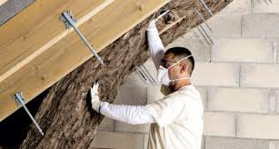 Le zingueur intervient sur la toiture après le charpentier et le couvreur. Devenir Couvreur Formation Salaire Debouches Et Fiche Metier