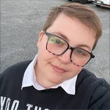 My little sister just messaged me from her holiday in Egypt saying she  thinks she found a piece of bone while swimming in the Red Sea. Can anyone  confirm what this could