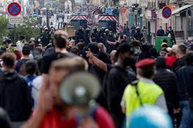 À paris, plusieurs cortèges ont réuni, selon le ministère de l'intérieur, 2250 personnes au plus fort des manifestations. Ltl4g7yosd2oim