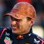 Corinthians vence no sufoco com um a menos e entra na briga da Sula