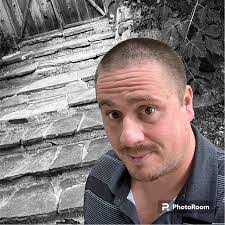 Brett Coon's Instagram, Twitter & Facebook