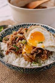 When the weather forecast calls for a cold rainy day, comfort food sounds the most appealing. Gyudon Japanese Beef Asian Recipes Beef Recipes Japanese Cooking