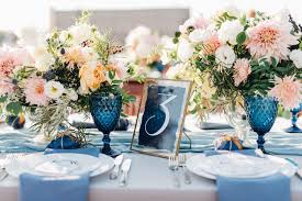 Eine schöne tischdeko für hochzeit bietet die perfekte möglichkeit, eine festliche und ganz individuelle atmosphäre zu kreieren. Tischdeko Hochzeit Ideen Und Tipps Brigitte De