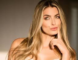 Matching family tree profiles for cristina hurtado salas, sor. Cristina Hurtado Desbordo Sensualidad Al Saltar En Mini Bikini