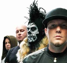 Limp bizkit is an american rap rock band from jacksonville, florida.its lineup consists of fred durst (lead vocals), sam rivers (bass, backing vocals), john otto (drums, percussion), dj lethal (turntables), and wes borland (guitars, vocals). Not In Hall Of Fame Limp Bizkit