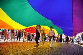 Como parte del apoyo y visibilización de las comunidades de diversidad sexual y de género, el. As Fotos Da Maior Marcha Do Orgulho Lgbti De Lisboa Ate Hoje Dezanove Noticias E Cultura Lgbti