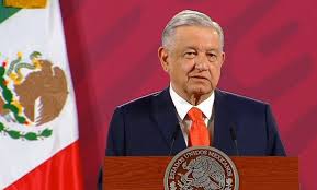 El chovinismo o chauvinismo, también conocido coloquialmente como patrioterismo, es la creencia irracional en la superioridad o el dominio de su propio grupo de personas, a quienes se considera fuertes y virtuosos, mientras que a los demás se los considera débiles, indignos o inferiores. Tras Bambalinas Sofismas Y Chauvinismo Rebelion En La Granja