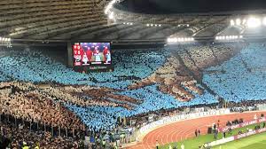 Si trova all'interno del complesso sportivo del foro italico, a nord della città, ed è la casa di lazio e roma. Roma Lazio Michelangelo E All Olimpico La Scenografia Da Brividi Della Nord F V
