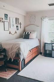 30 Simple Dorm Room Decorating Ideas On A Budget Tendollarbux Com Collegedormroomideas 30 Simp Cool Dorm Rooms College Dorm Room Decor College Bedroom Decor