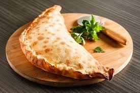 Calzone Pizza The Traditional Recipe In 2020 Recipes Calzone Calzone Recipe