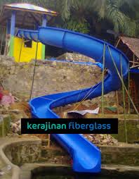 Selain tentu saja fasilitas kolam renang yang cukup luas sehingga menjamin kenyamanan dalam berenang. Perosotan Kolam Renang Air Waterboom Fiber Harga Murah