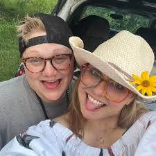 Barbara Lockard (@BarbaraZemaitis)