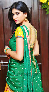 लेकिन आज हम आपको top bollywood actresses की कुछ images दिखाने जा रहे हैं, जो indian saree में बेहद खूबसूरत नज़र आ रही हैं। Actress Sandhya Thota In Half Saree Photos