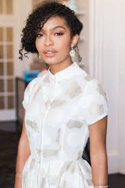 Hairstylist nai'vasha johnson used taliah waajid curly curl cream to achieve the. Blackish S Yara Shahidi Dons Natural Curls On The Emmy S Red Carpet Mane Addicts