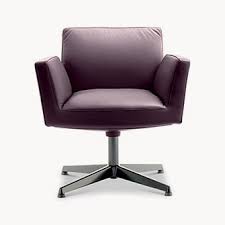 Cette œuvre fut reprise par plusieurs designers plus tard et constitua la chaise de base utilisée dans les établissements scolaires et publics. Chaises De Bureau Chancellor President De Lievore Altherr Molina Poltrona Frau