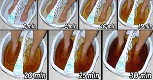 Banyak sekali manfaat merendam kaki dengan air hangat. Rendam Kaki Anda Ke Dalam Air Garam Hangat Selama 30 Minit Anda Akan Terkejut Dengan Apa Yang Terjadi