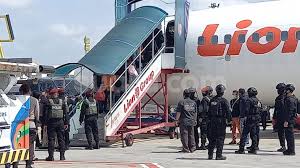 Check spelling or type a new query. 26 Terduga Teroris Ditangkap Di Gorontalo Makassar Ditahan Di Rutan Cikeas