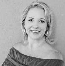 It's World Doughnut Day! 🍩❤️ To celebrate, we're giving one lucky Krispy  Kreme South Africa fanatic one dozen Original Glazed Doughnuts. 😜 To  enter, tag your doughnut-loving bestie in the comments below