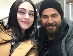 25 yaşındaki futbolcu, geleneklere göre diriliş ertuğrul oyuncusu esra bilgiç'i ailesinden istedi. Hayirli Geceler Esrabilgic Esrabilgic Esrabilgictore Esrasultan Ebfc Esbilgic Erhal Gokhantore Halimesultan Turkish Actors Esra Bilgic Turkish Beauty