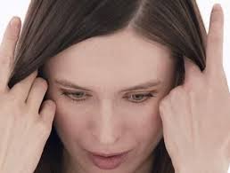 Combiné à une peau fine, et à la gravité, il finit se relâcher de plus en plus. Alopecie Les Causes De La Chute De Cheveux Doctissimo
