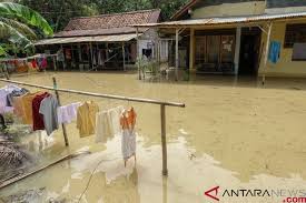 Ok guys di video kali. Bagian Selatan Kebumen Jateng Sejumlah Desa Masih Terendam Banjir Antara News