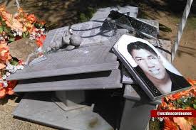 24 de agosto de 2005), conocido como kaleth morales y apodado el rey de la nueva ola fue un cantante y compositor colombiano de música vallenata que residía en la ciudad de cartagena. Jardines Del Ecce Homo Minuto30 Com