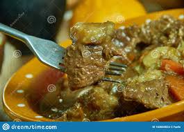 Found within salute coffeeshop, stew kuche serves up german fare in a cosy kopitiam setting. Kamerunisches Rindfleisch Plantain Und Okra Stew Stockbild Bild Von Curry Frisch 163604823