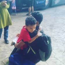 Kayanya, bisa nih gua main ama dia. Hamka Kereta Mayat Gambar Adik Bongsu Peluk Abang Sulung Hari Ni Dah Habis Cuti Pru So Hantar Mereka Naik Bas Balik Asrama Yang Kini Dibawah Pentadbiran Baru Tahniah Pada Parti Yang Menang