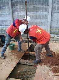 Setting alat atau mesin kemudian mesin di ujicoba. Bor Pile Manual Jasa Pondasi Strauss Pile Manual Bore Pile